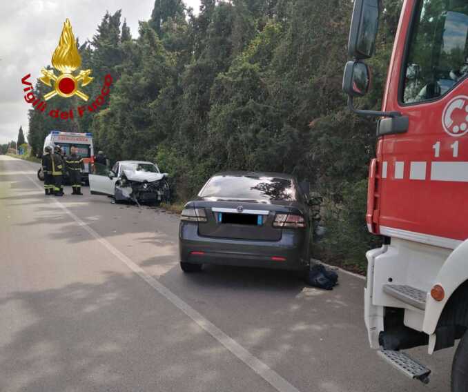 Due auto si scontrano sulla provinciale tra Alezio e Sannicola: feriti i conducenti