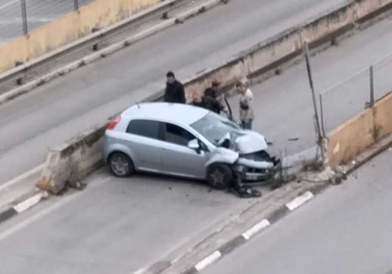 Bari, incidente nei pressi del sottovia Giuseppe Filippo: auto impatta contro le barriere