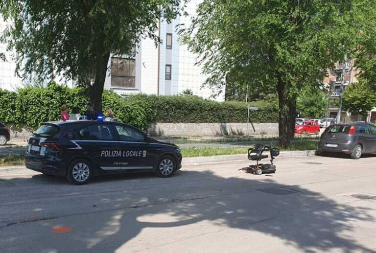 Foggia, investe una 65enne in carrozzina e fugge: è caccia al pirata della strada