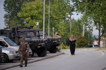 Kosovo, Mosca: “Basta accusare i serbi, scontri provocati da forze Nato”