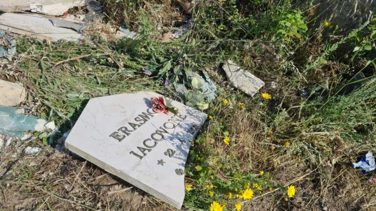 Taranto, distrutta la lapide di Iacovone in un incidente: parte la raccolta fondi per ricostruirla