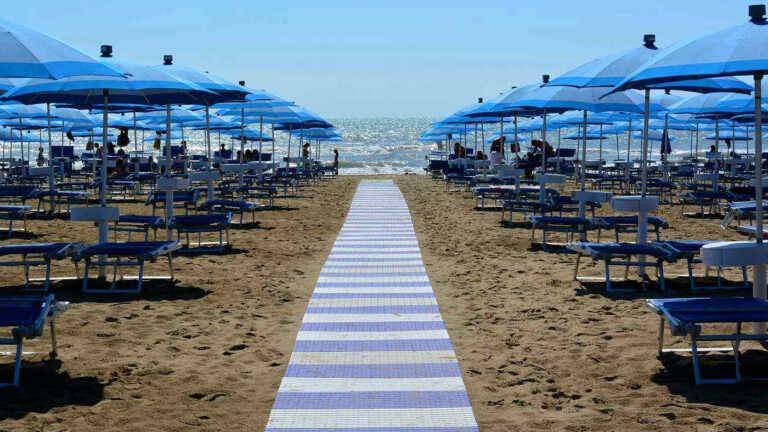 Scoperti lavoratori in nero nei lidi lucani: sospesa l’attività di due stabilimenti balneari