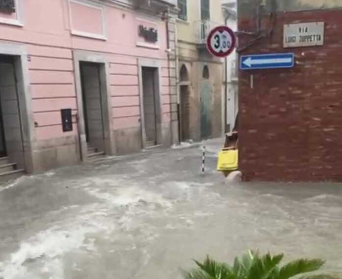 Maltempo in Puglia: a Lucera allagato l’ospedale, disagi anche in Salento. Previsti ancora temporali – VIDEO