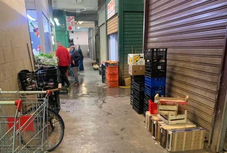 Bari, il mercato dimenticato fra ruggine, puzza e degrado: «Questa sarebbe la città turistica?» – FOTO e VIDEO