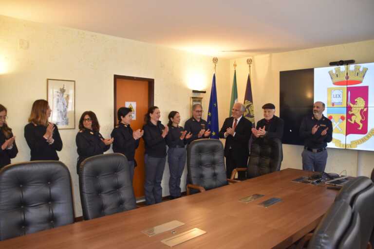 Galleria foto 'Michele Placido, interprete del commissario Cattani nella fiction “La Piovra”, ospite della questura di Foggia' - foto 1