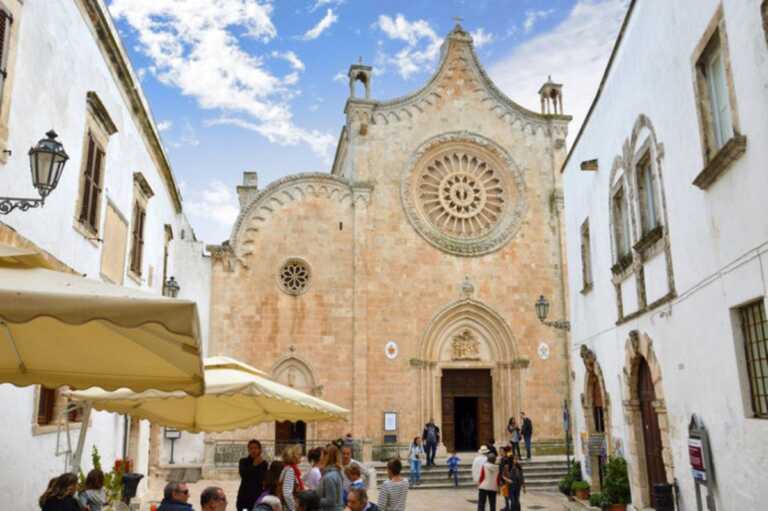 Dolce e Gabbana, evento nel centro storico di Ostuni a luglio: oltre 600 ospiti internazionali