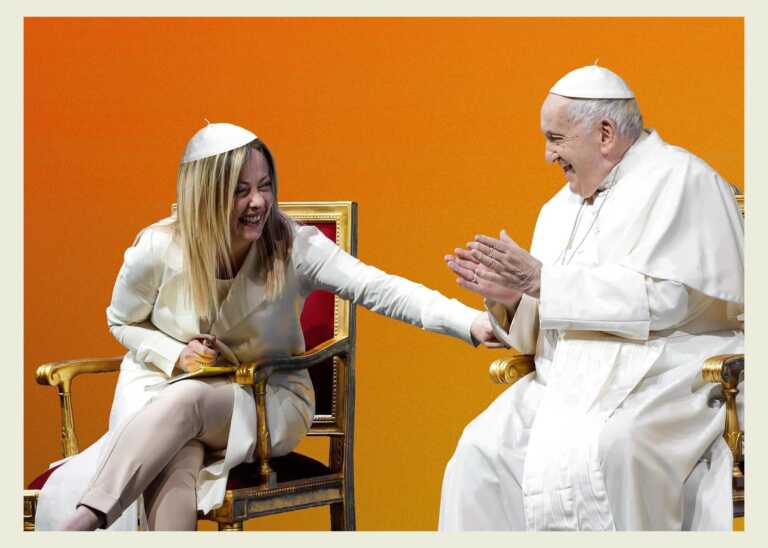 Stati generali della natalità, Giorgia Meloni non segue il dress code davanti al Papa: scoppia la polemica