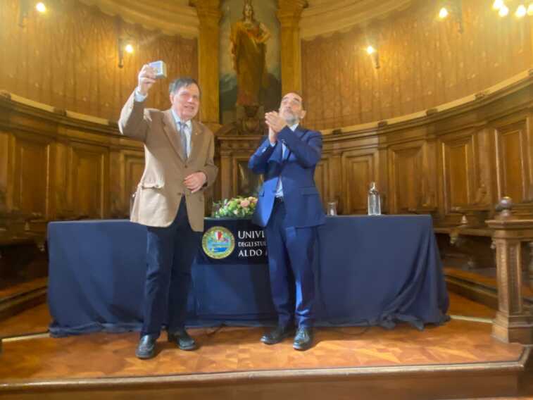 Il premio Nobel Parisi riceve il Sigillo d’oro dell’UniBa: «Importante che gli atenei del Sud si sviluppino»