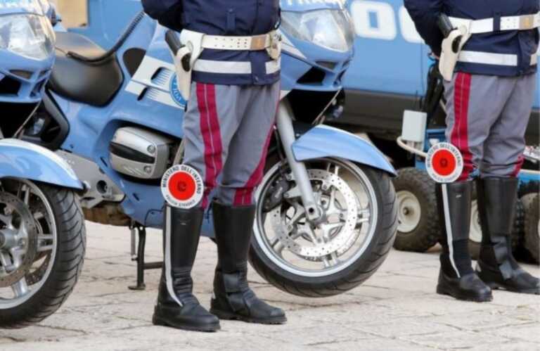 Minaccia un giovane con un coltello in piazza Moro a Bari e ruba 50 euro: denunciato per rapina