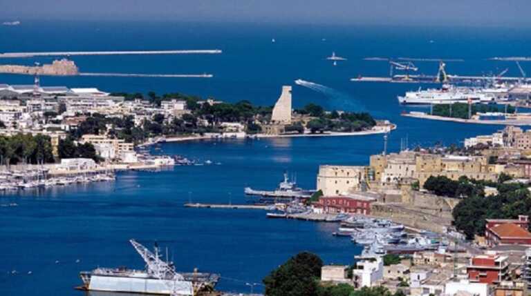 «Più spazio per turismo e commercio»: così il piano regolatore cambia il porto di Brindisi