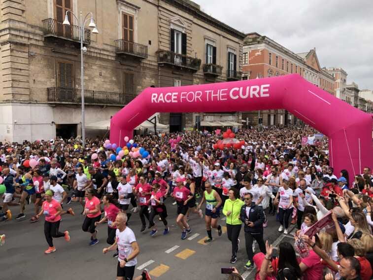 Galleria foto 'In oltre 15mila alla Race for the Cure. Catucci: «Un grande abbraccio a tutte le donne» – FOTO e VIDEO' - foto 15