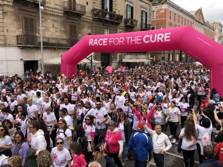 In oltre 15mila alla Race for the Cure. Catucci: «Un grande abbraccio a tutte le donne» – FOTO e VIDEO