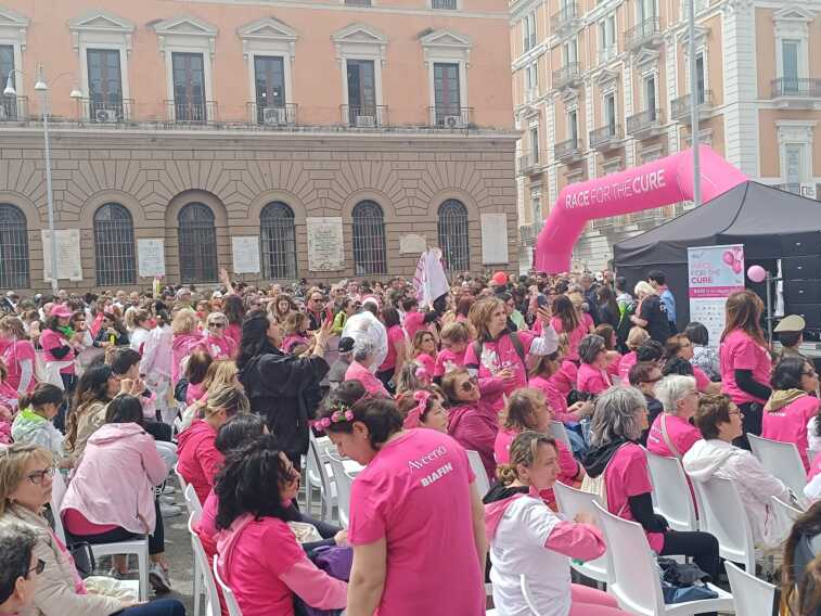 Galleria foto 'Bari si colora di rosa: in migliaia corrono per la Race for the Cure. Ecco i vincitori – FOTO e VIDEO' - foto 6