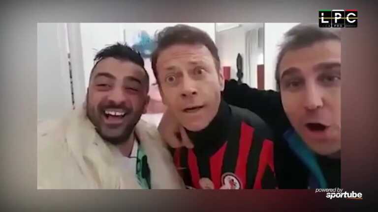 Foggia, Rocco Siffredi con la maglia rossonera festeggia con Pio e Amedeo. E nel prossimo turno c’è il Crotone – VIDEO