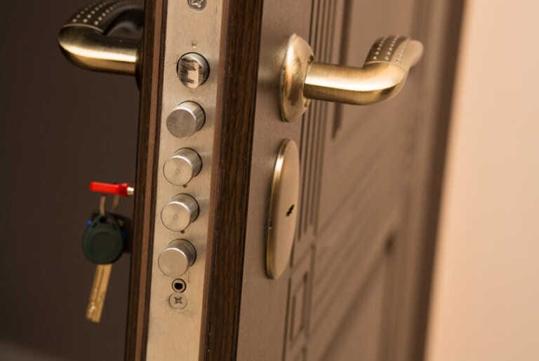 Se cambi la serratura della porta di ingresso rischi l’allontanamento dalla casa familiare