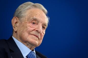 Soros vende azioni Tesla, Musk attacca su Twitter: “Odia l’umanità”