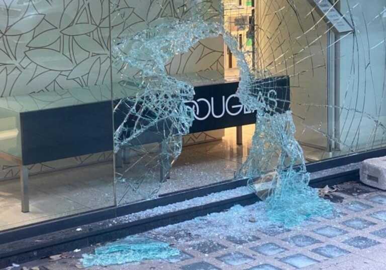 Bari, furto con spaccata nella profumeria Douglas: 37enne condannato a 2 anni e 10 mesi