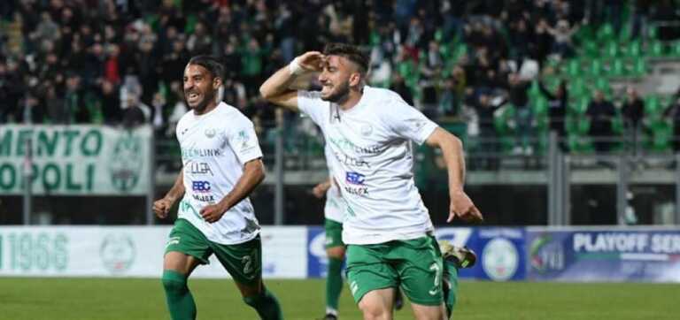 Al Monopoli basta un gol di Starita per piegare il Latina: i biancoverdi al secondo turno dei playoff di C