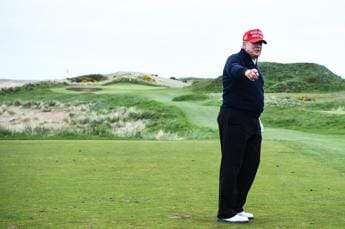 Trump condannato per abusi sessuali: “Faremo appello”