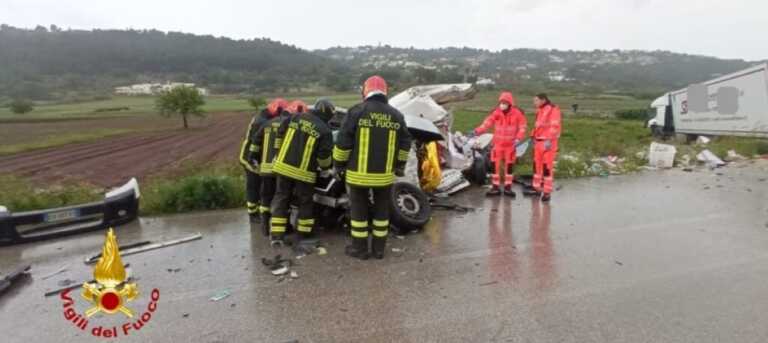 Scontro frontale tra un furgone e un camion: muore un 24enne a Fasano