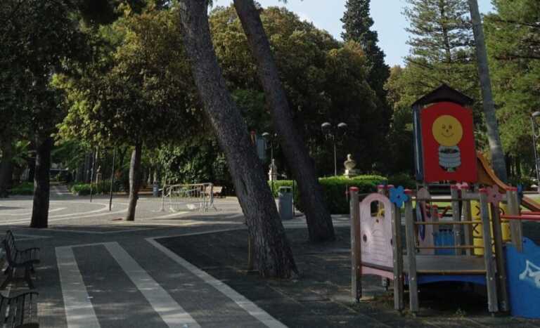 Alberi secchi e pericolanti nella Villa comunale di Lecce: ne saranno rimossi cinque – FOTO