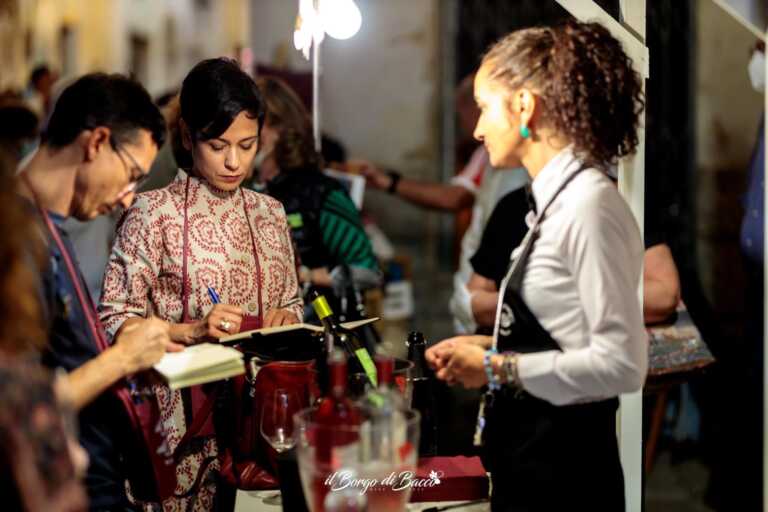 Cortili aperti e festa del vino: nel Salento musica dal vivo, cibo e visite nelle dimore storiche