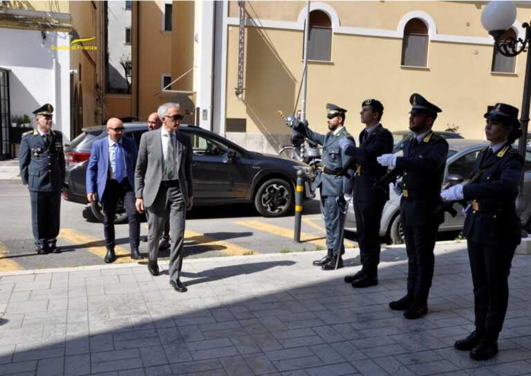Foggia, il procuratore Vaccaro e i magistrati del pool sui reati economici in visita alla Guardia di finanza