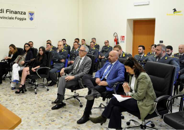 Galleria foto 'Foggia, il procuratore Vaccaro e i magistrati del pool sui reati economici in visita alla Guardia di finanza' - foto 2
