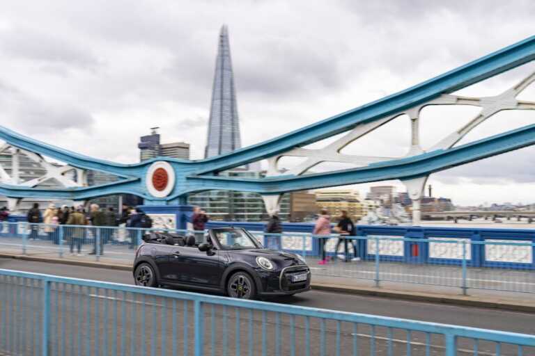 Un viaggio a Londra con la Mini Cooper SE Cabrio