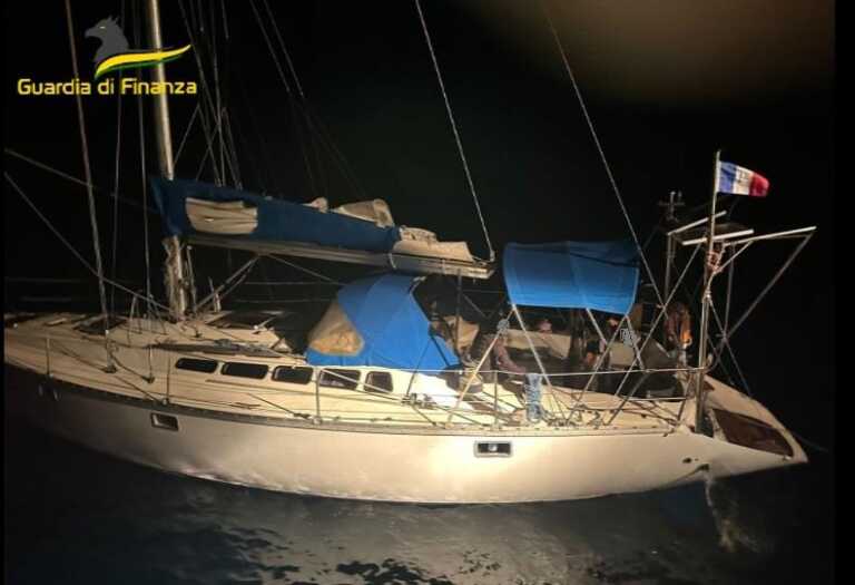 Galleria foto 'Immigrazione, arrestati a Crotone due presunti scafisti moldavi' - foto 1