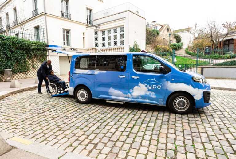 Stellantis, a Parigi flotta 50 taxi a idrogeno accessibili a carrozzine