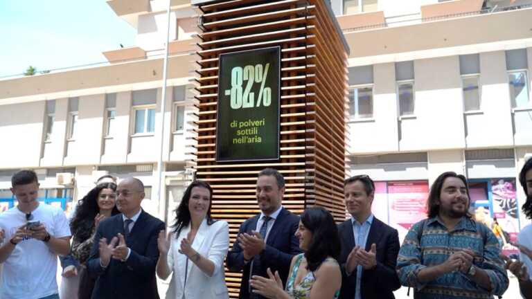 Galleria foto 'A Bari arriva “City Tree”, l’installazione green che combatte lo smog' - foto 1