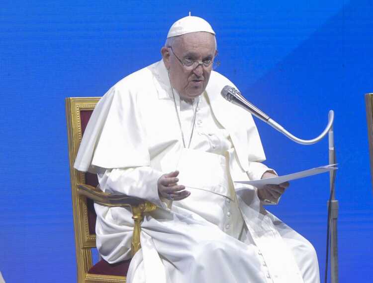 Galleria foto 'Parametri regolari per Papa Francesco, Angelus in privato' - foto 1