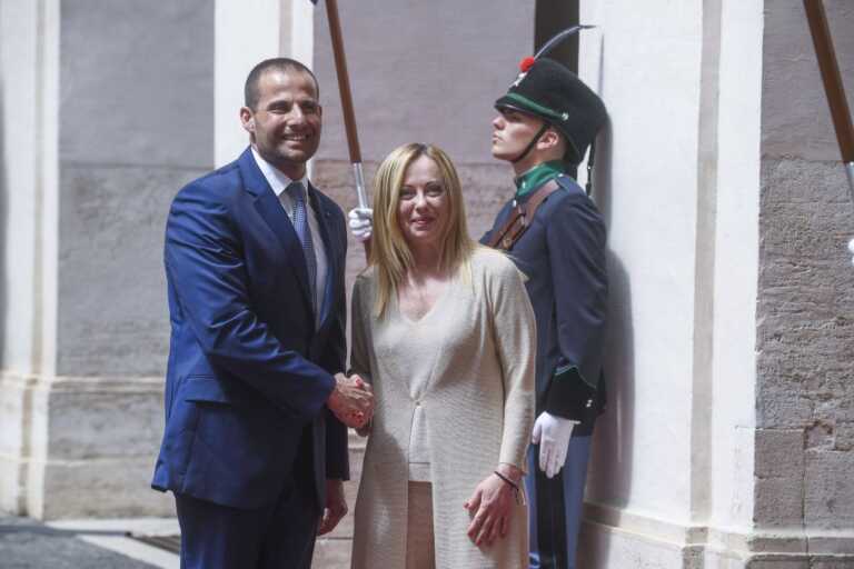 Galleria foto 'Migranti, Meloni incontra premier Malta “Ue difenda confini esterni”' - foto 1