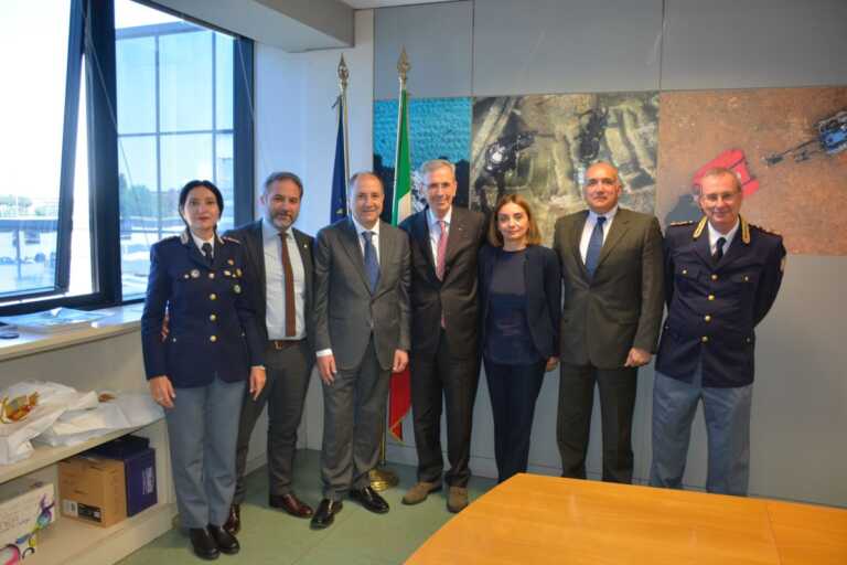 Galleria foto 'Prevenzione e contrasto dei crimini informatici, accordo Polizia-Sgam' - foto 1
