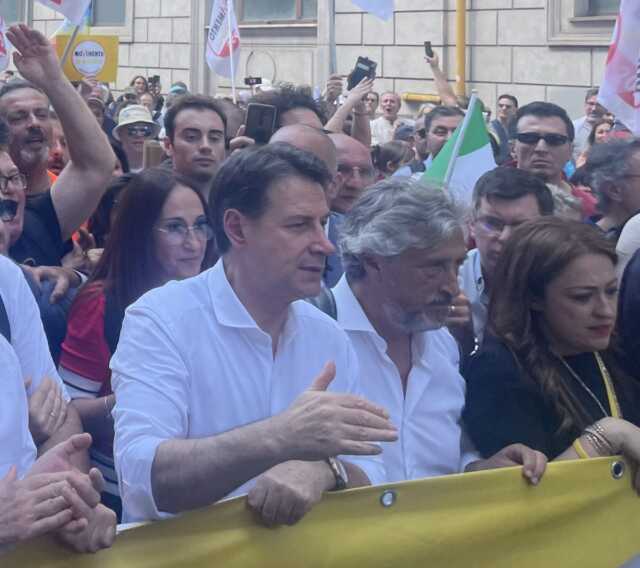 Galleria foto 'Conte “Il Governo fa cassa sui poveri”. Grillo propone reddito universale' - foto 1