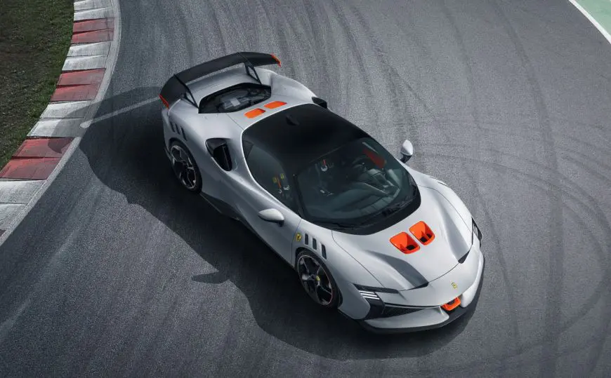 Ferrari presenta SF90 XX Stradale e Spider