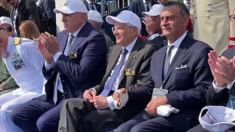 Galleria foto 'Mattarella alla manifestazione per 100° anniversario dell’Aeronautica' - foto 1