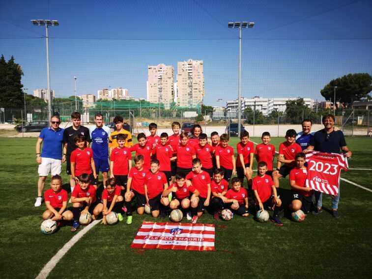 L’accademia dell’Atletico Madrid fa tappa a Taranto: 30 giovani a confronto con gli allenatori spagnoli – VIDEO