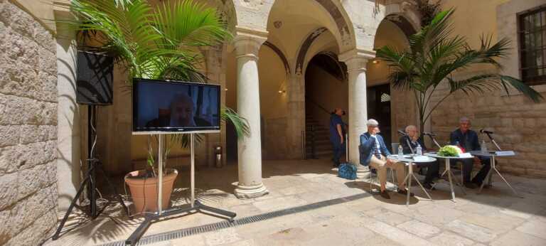 Galleria foto 'Giuliano Amato presenta a Barletta il suo libro sul pensiero di Alfredo Reichlin. Emiliano: «Patrimonio dell’Italia»' - foto 1