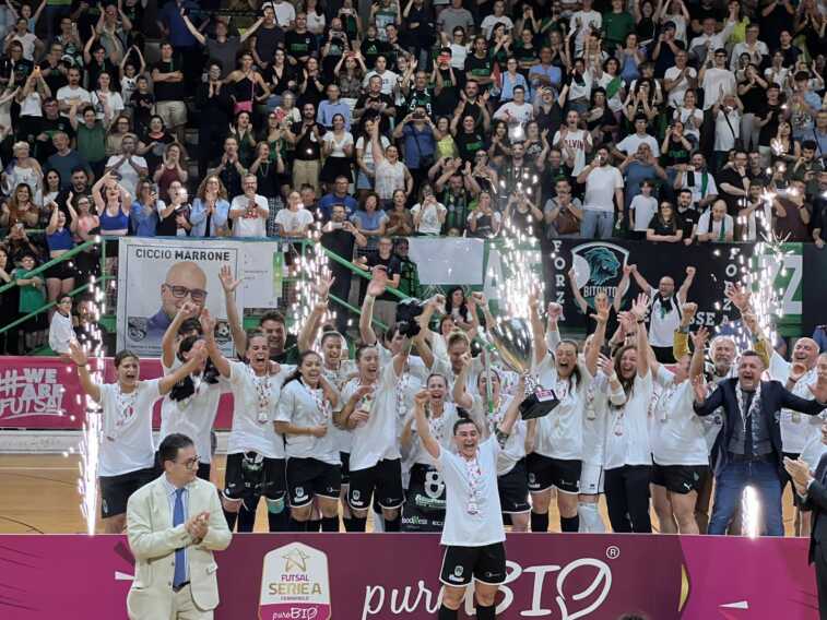 Futsal Serie A, il Bitonto C5 femminile batte 6-2 il Tiki Taka: è festa scudetto in città