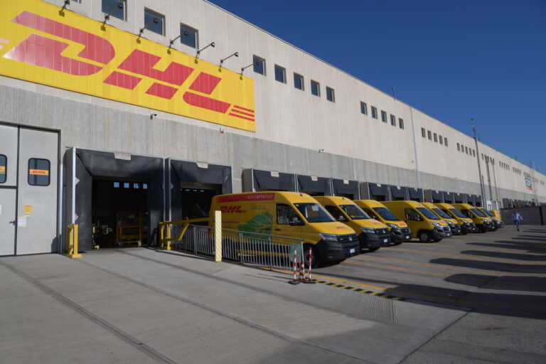 DHL cresce a Bari, Trani e Lecce. Investimento da 4 milioni per ammodernare le sedi: «Puglia strategica»