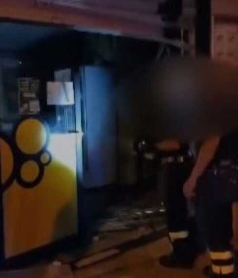 Bomba nella notte ad Andria danneggia saracinesca di un negozio: la quinta da inizio anno