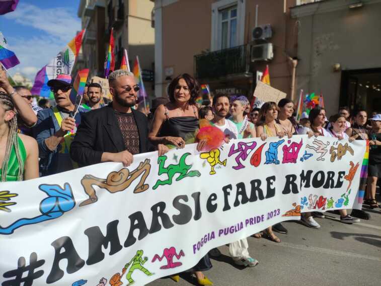Foggia Puglia Pride, il corteo sfila per le vie della città – VIDEO