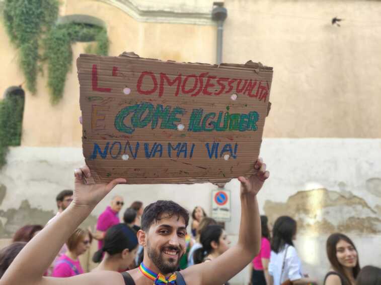 Galleria foto 'Foggia Puglia Pride, il corteo sfila per le vie della città – VIDEO' - foto 1