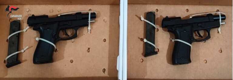 Galleria foto 'Sorpreso con cocaina, hashish e due pistole pronte a sparare: arrestato un 32enne a Gioia del Colle' - foto 1