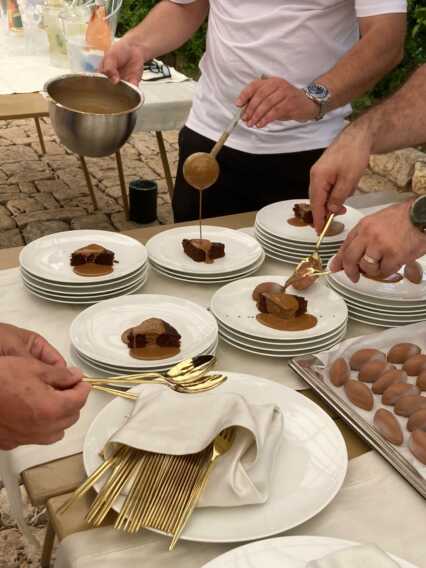 Galleria foto 'Orecchiette, parmigiana e vino: cosa offre Bruno Vespa ai suoi ospiti a Manduria' - foto 4