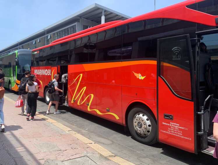 Galleria foto 'Incidente Flixbus in Irpinia, da Bari le reazioni a caldo dei viaggiatori – VIDEO' - foto 1