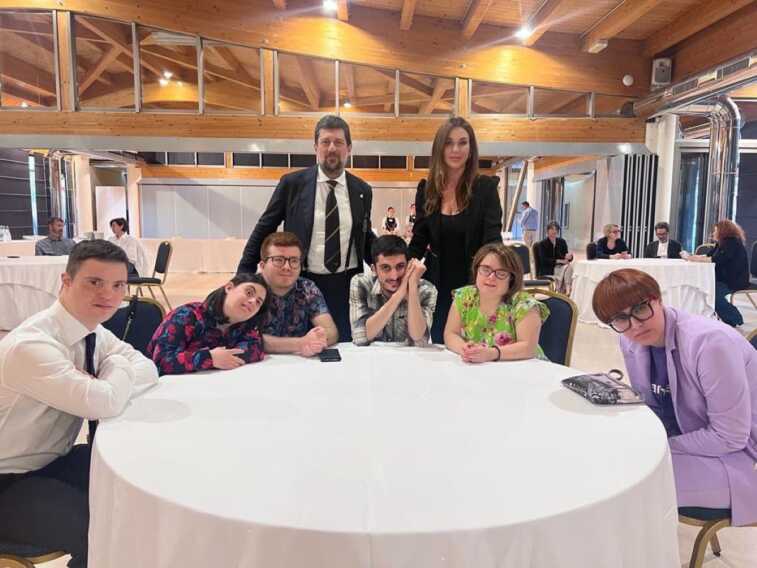Galleria foto 'La degustazione del vino come strumento di inclusione: ecco i primi “sommelier astemi”' - foto 1