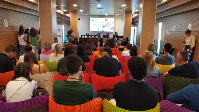Galleria foto 'Sicurezza stradale: la Puglia premia gli studenti. Maurodinoia: «Primo passo per diventare bravi fruitori»' - foto 2